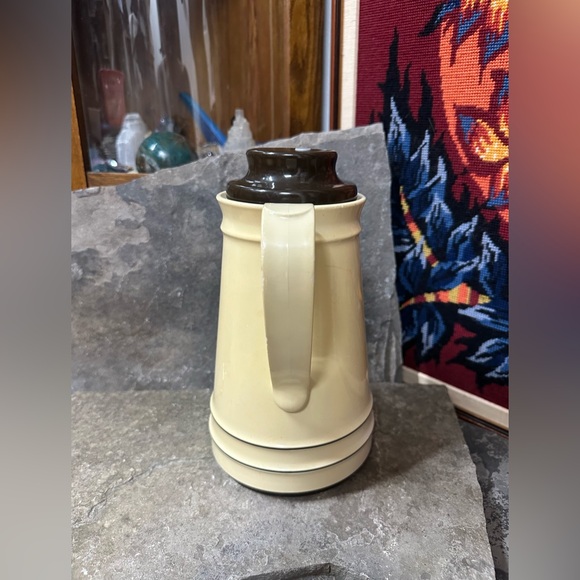 Vintage Insulated Carafe - Picture 3 of 10